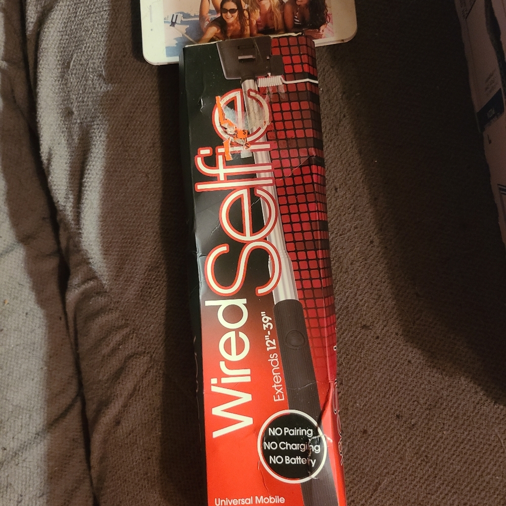 SmartLens Wired Selfie Stick